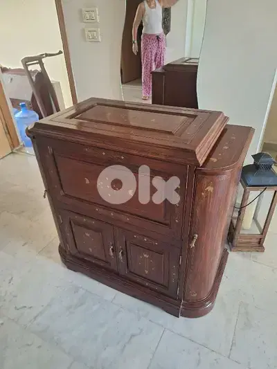 بار من الروائع خشب ورد انتيك حفر مميز ناعم شغل فني رائع جدا