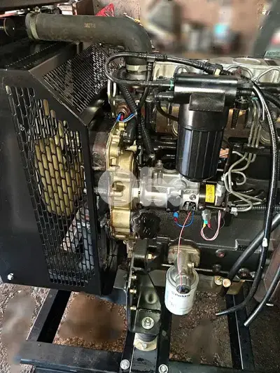 مولد 30 kva شبه جديد مجموعة انجليزية بدون كاتم