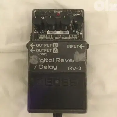 boss pedal digital reverb and delay RV 3
