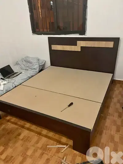 تخت مجوز فدار جديد من المعمل (stander)