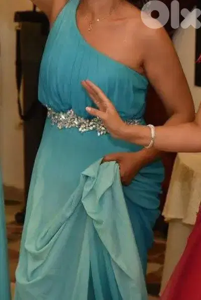 blue dress