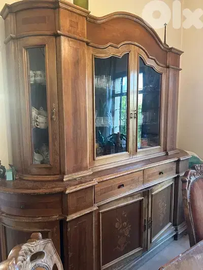 Vintage full Dinning Room Table, chairs, and buffet