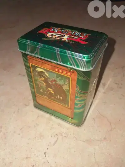 yugioh metal box of 40 cards + playmat
