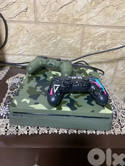 ps4 slim very  clean special edition