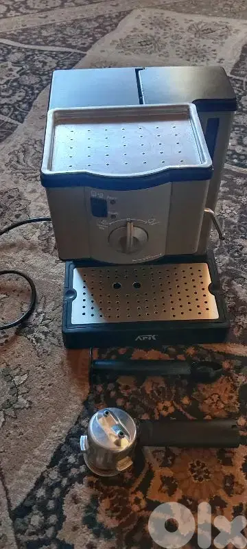 مكنة قهوة + نسكافيه شبه جديدة