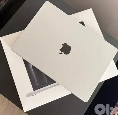 Macbook Pro M4 - 16R/512 SSD Silver Like New