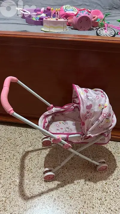 بوسيت، إكسسوارات أطفال، فناجين و إبريق شاي، قالب كيك، وأدوات طبيب