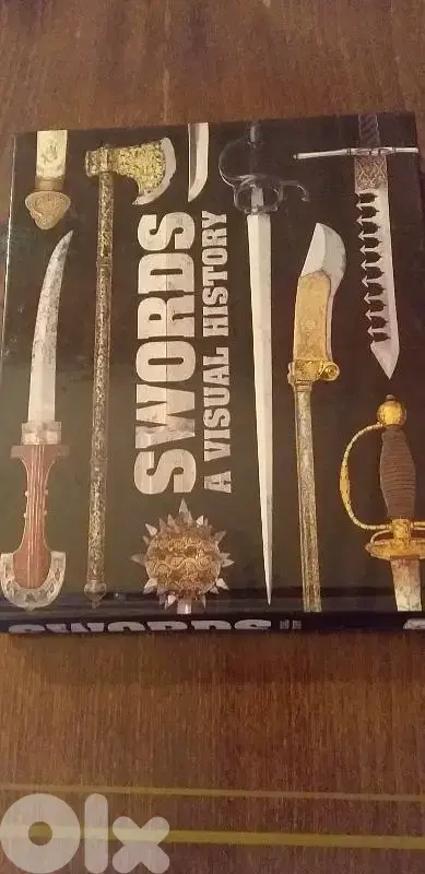 كتاب عن جميع الاسلحة  السيوفي والخناجر القديمة سعره  30$  بحالة جيدة