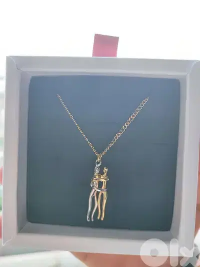 Hug necklace