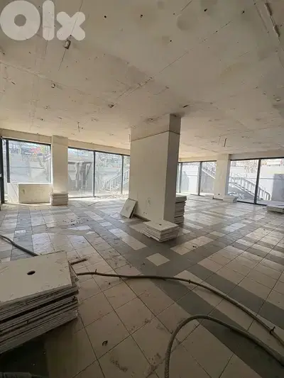 SHOWROOM FOR RENT ON FURN EL CHEBBAK HIGHWAY 300Sq, (HAR-247)
