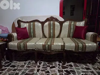 طقم ستيل مألف من ٥ قطع (٤ صغار و وحدة كبيرة) + طقم رخام طاولات ٣