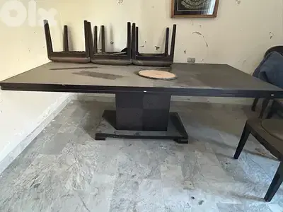 طاولة سفرة مع ٨ كراسي