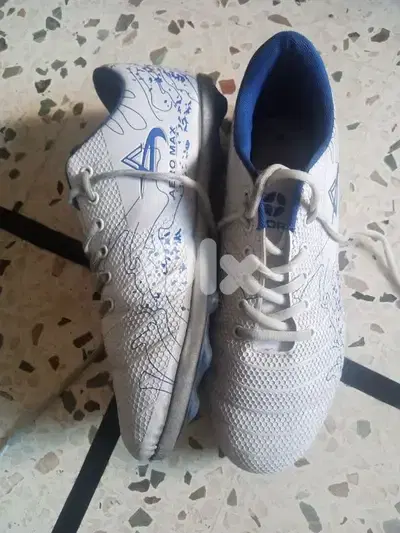 football shoes size 43