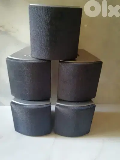 five sony sattelite speakers in vg condition five sony sattelite speakers in vg condition