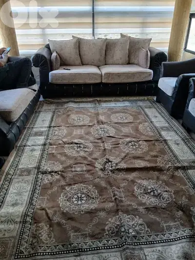 صالون وطاولتين صغار بس  ١٣٠ $