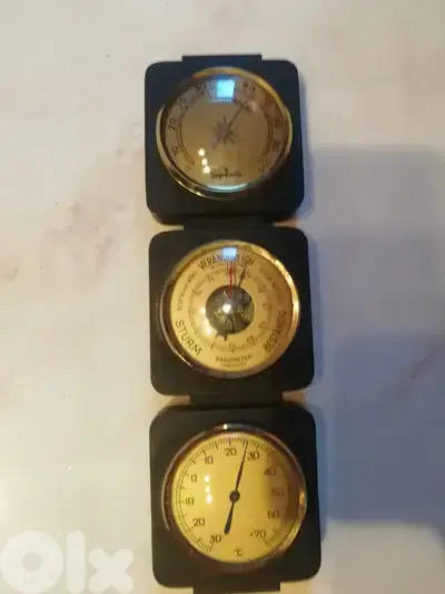 Retro style Barometer thermometer & hygrometer in wooden frame