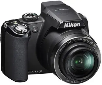Nikon Coolpix P90 digital camera with bag