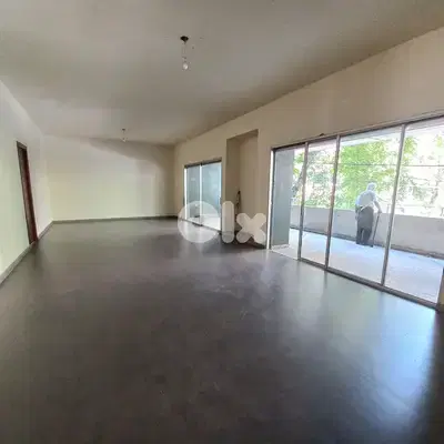 Spacious apartment in Zalka calm area for rentشقة واسعة للإيجار في الز