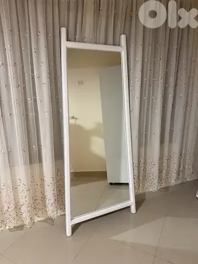 Mirror stand