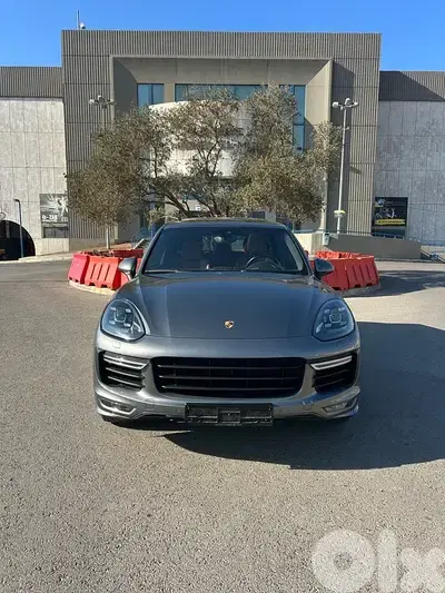 Porsche Cayenne GTS 2016 From Porsche Lebanon 90000 km only !!!!