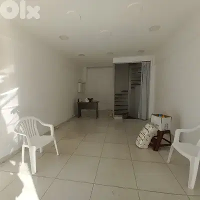 Shop of 3 floors in Antelias for rentمحل تجاري للإيجار في أنطلياس مؤلف