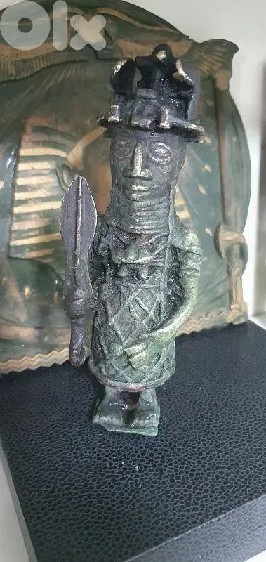 antique warior statue bronze