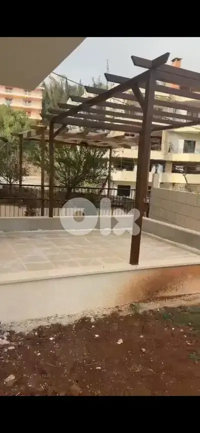 شقة 250م مع حديقة 100م للبيع في عاليه
