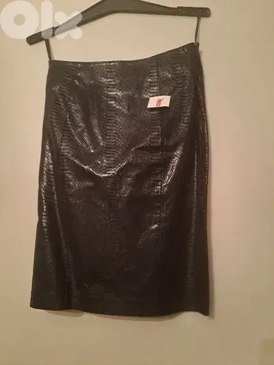 genuine leather black skirt Size 38-40 with snake design