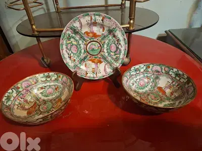 Vintage Famille rose Chinese porcelain round bowl and two plates ,Rare