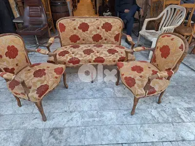 طقم صالون مميز ناعم خارق النظافة خشب زين سعر لقطة