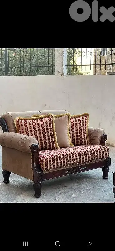 طقم كنبايات حفر خشب زان ملكي اربع قطع وطاولة
