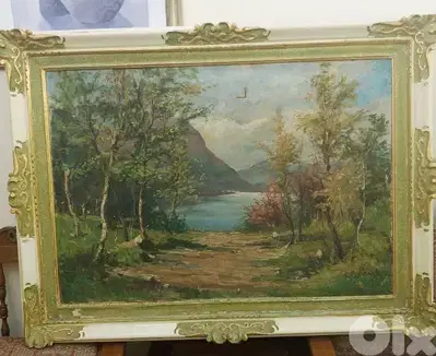 لوحة شبه جديدة بلون مميز للبيع