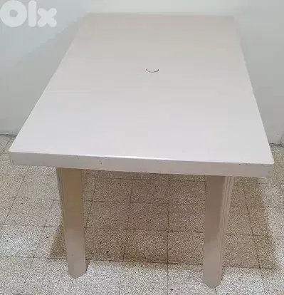 Table  Kamaplast  beige used  like  new 125 x 73   20$ beirut 03723895