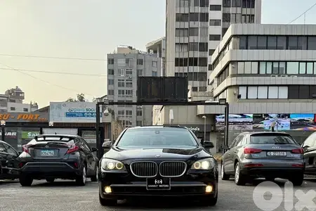 BMW 750 Very clean!!