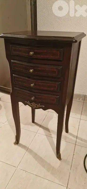 Antique_Table And Vase