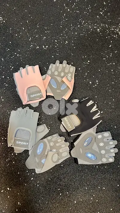 Half finger gym gloves