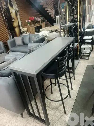 بار مع كرستين . Bar with 2 chairs