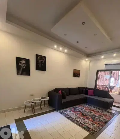 غرفة قعدة شبه جديد