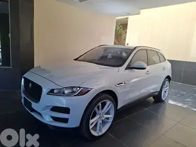 F-Pace premium. V6 3.5T clean carfax!! 2 original keys
