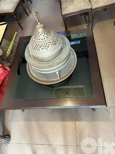 طاولة نص لصالون خشب وج قزاز كتير مرتبة