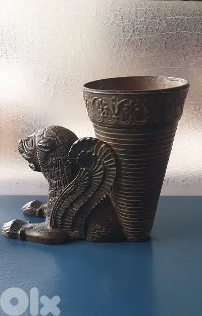 antique warrior statue bronz
