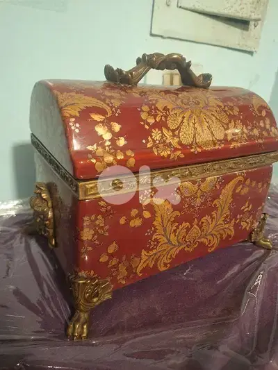 box of porcelain sévres hand made