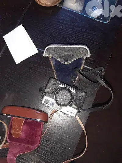 2 cameras With flashes and stand Antique