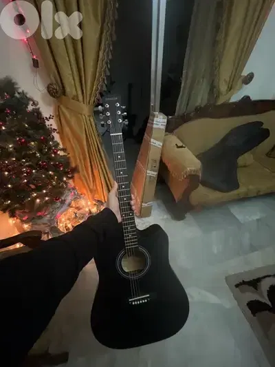 ACOUSTIC GUITAR