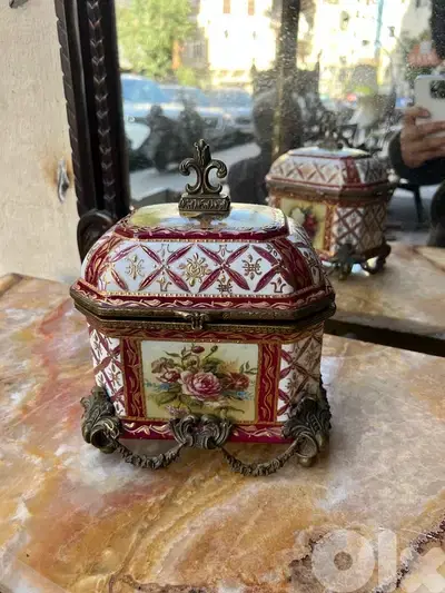Frensh box sevres antiques hand-painted flowers صندوق ساڤر فرنسي روعة