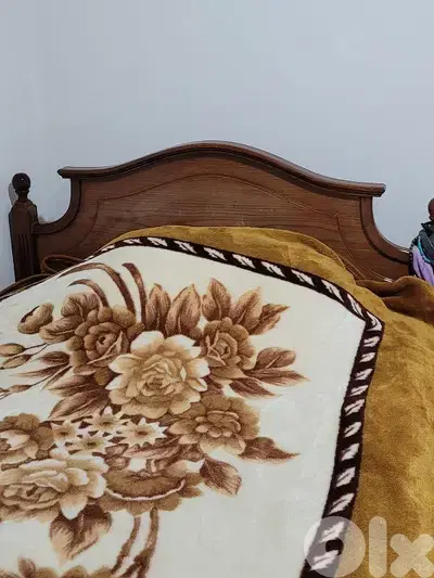تخت للبيع