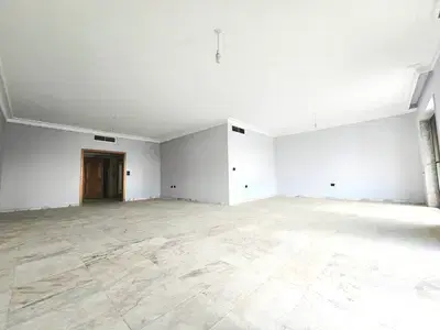 RA25-4630 Apartment 350 m² for Rent – Verdun