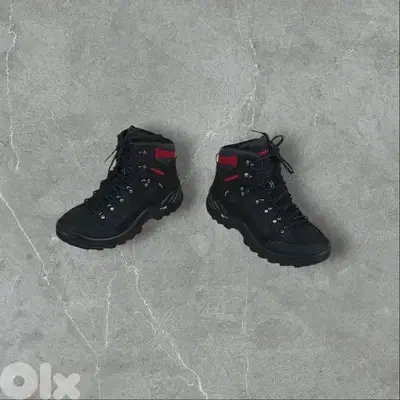 lowa mountain boots