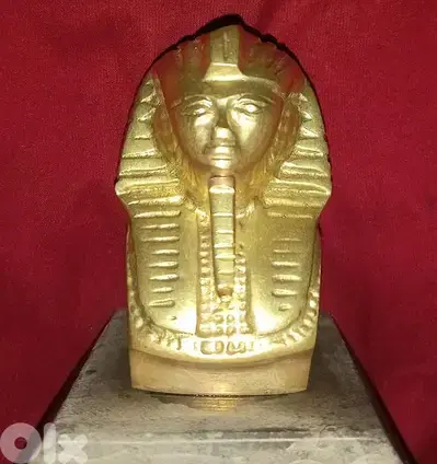 رأس تمثال نحاس