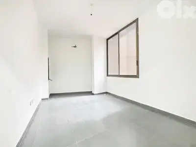 Office for rent in Jdeideh MQOA27